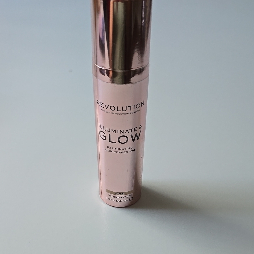 Revolution Illuminate & Glow Skin Perfector - Rose Gold